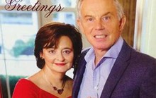 Ông Tony Blair nghiến răng chụp ảnh Giáng sinh