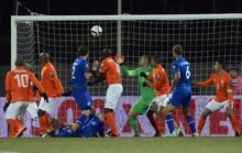 Hà Lan tiếp tục thua trận, nhớ Louis Van Gaal