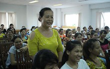 Tuyên truyền về nuôi dạy con cho công nhân