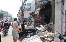 Xe rác mất lái, ủi sập 3 nhà dân giữa trung tâm Sài Gòn