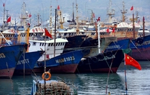Lợi dụng đại dịch Ebola, tàu Trung Quốc đánh cá “chui” ở Tây Phi
