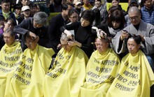 Người thân nạn nhân phà Sewol đồng loạt cạo đầu biểu tình