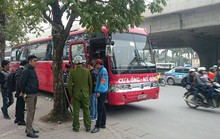 Né công an, xe khách chạy bạt mạng vòng quanh Bến xe Mỹ Đình
