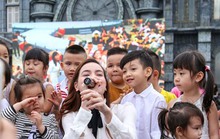 Hồ Ngọc Hà, Tuấn Hưng cùng khoe con trai trên sân khấu