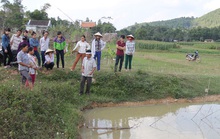 Phát hiện 2 anh em họ mới 3 tuổi chết đuối trong ao cá