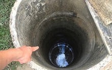 Mẹ và con trai 2 tháng tuổi chết bất thường dưới giếng sâu