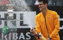 Lần thứ 4 chinh phục Rome Masters, Djokovic ăn mừng với cameraman