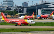 Máy bay Vietjet ngừng bay vì va vào...chim