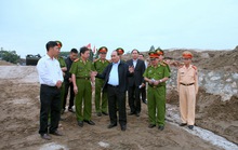 Phó Thủ tướng bất ngờ kiểm tra cát tặc sông Hồng