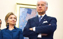 Bà Clinton sẵn sàng đối đầu ông Biden