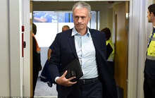 Thoát cảnh bị sa thải, Mourinho đối mặt án phạt “vạ miệng”