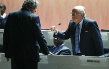 Ghế chủ tịch FIFA nóng sau sự ra đi của Blatter