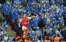 Sanchez đưa Arsenal vào chung kết FA Cup
