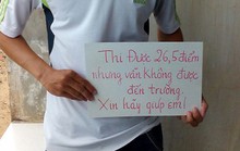 Thí sinh cầm bảng kêu cứu được tài trợ học phí