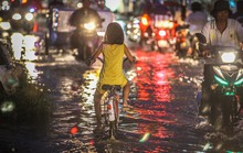 Không mưa, dân Sài Gòn vẫn khốn khổ vì ngập