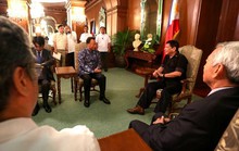 Đại sứ Trung Quốc đột ngột gặp Tổng thống Philippines
