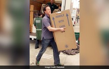 Câu chuyện phía sau bức ảnh ông Cameron tự chuyển nhà