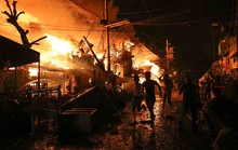 Đốt pháo gây hỏa hoạn, 1.000 ngôi nhà bị thiêu rụi