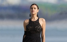Siêu mẫu Irina Shayk gợi cảm bên bờ biển