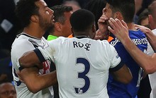 Móc mắt Costa, sao Tottenham bị treo giò đến mùa sau