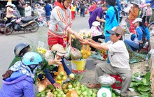 Chợ quê ngày giáp Tết