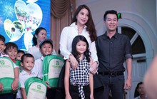 Trương Ngọc Ánh đưa con gái từ thiện dịp Trung thu