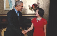 Lưu Hiểu Khánh trẻ trung diện kiến Obama