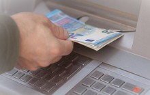Rộ nạn ATM đồng loạt tuôn tiền mất kiểm soát