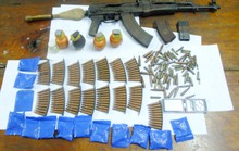 9X sắm cả “kho” súng AK, lựu đạn để buôn 2.600 viên ma túy