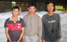 Lợi dụng dịp lễ, buôn lậu tuồn đường vào Việt Nam