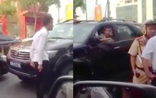 Xe biển xanh đi ngược chiều là của Tổng cục Hải quan