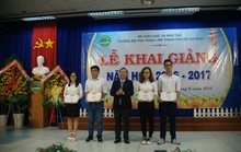Trường ĐH Nông Lâm TP HCM khen thưởng thủ khoa đầu vào