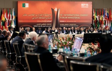 OPEC chịu giảm sản lượng khai thác