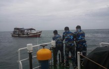 Tàu cá hỏng máy trên biển, 7 người kêu cứu
