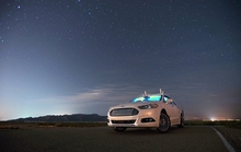 Xe tự hành Ford Fusion hybrid an toàn trong màn đêm