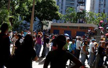 Venezuela nhận trả nợ bằng thức ăn, thuốc men