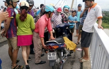 Người đàn ông đi xe máy lên cầu, nhảy sông tự vẫn