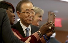 Ông Ban Ki-moon tự nhận “giống cô gái lọ lem”