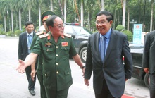 Thủ tướng Campuchia thăm Quân khu 7