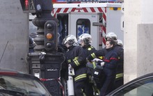 Pháp: Táo tợn đâm cảnh sát gần bảo tàng Louvre