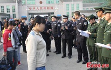Cảnh sát Trung Quốc giải cứu 32 “cô dâu” người Việt