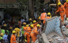 Một ngày sập 2 tòa nhà, 15 người thương vong