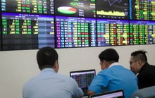 VN-Index vượt mốc 900 điểm