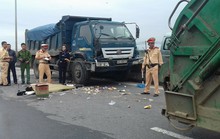 Đứng sau thùng xe rác, công nhân môi trường bị xe tải tông chết