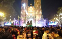 Hà Nội: Mọi đường đến Nhà thờ Lớn tắc nghẽn đêm Noel