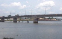 1 cán bộ dự án tỉnh Ninh Bình bỏ ô tô nhảy sông tự tử