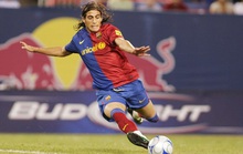 Cựu hậu vệ Barcelona đến Premier League