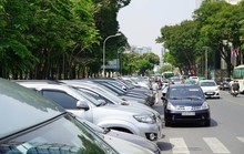 Muốn hết ùn, phải tăng giá giữ ô tô!