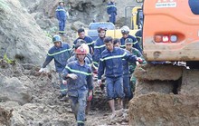 Lở đất vùi lấp 18 người: Nghiên cứu dùng mìn phá đá tìm nạn nhân