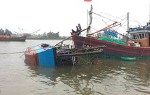 Lốc xoáy nhấn chìm một tàu cá Quảng Trị